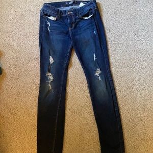 Hollister low rise super skinny jeans. size 3S W26 L28
